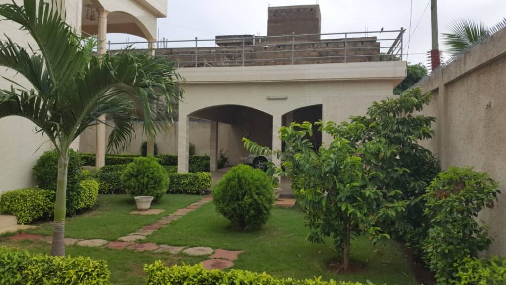 jadin de la villa duplex à hedzranawoe