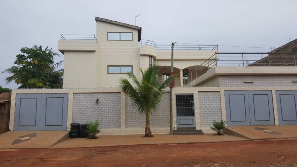 Vue générale de la villa duplex à hedzranawoe