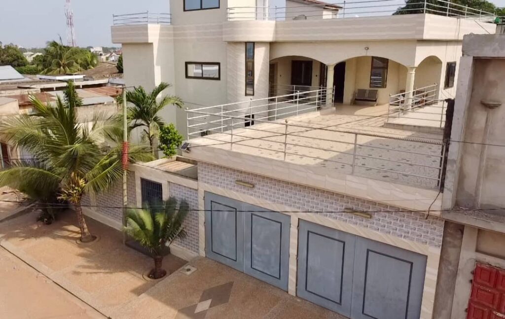 Vue générale de la villa duplex à hedzranawoe